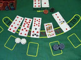 Membaca tips olahraga dari layar ponsel